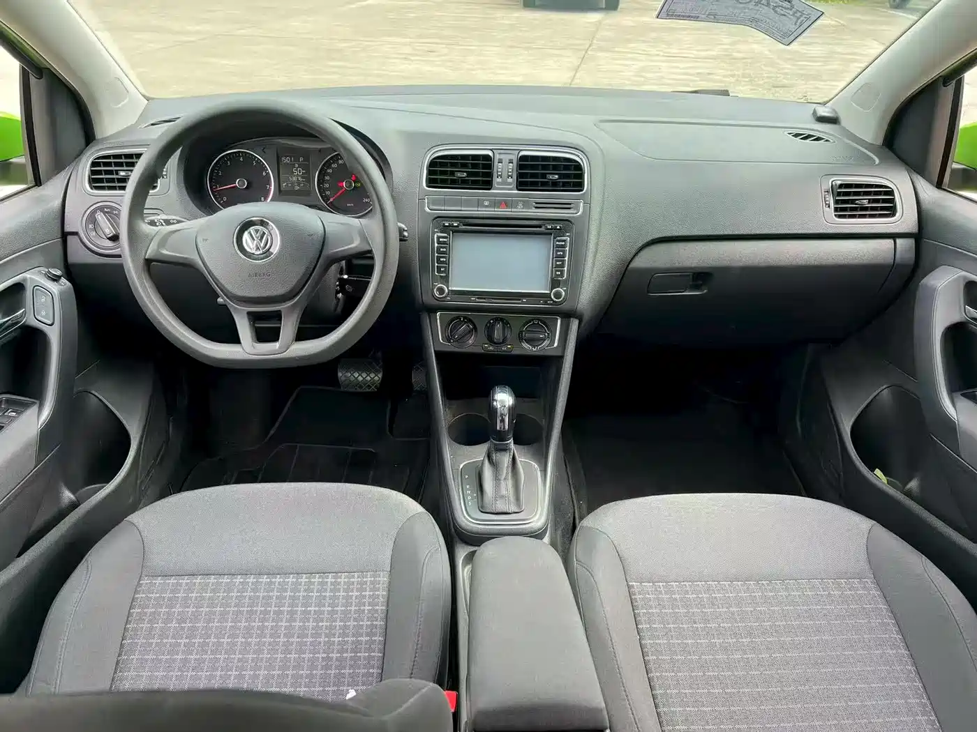 Volkswagen Polo 2014 1.6L Automatic Comfort Edition фото 4