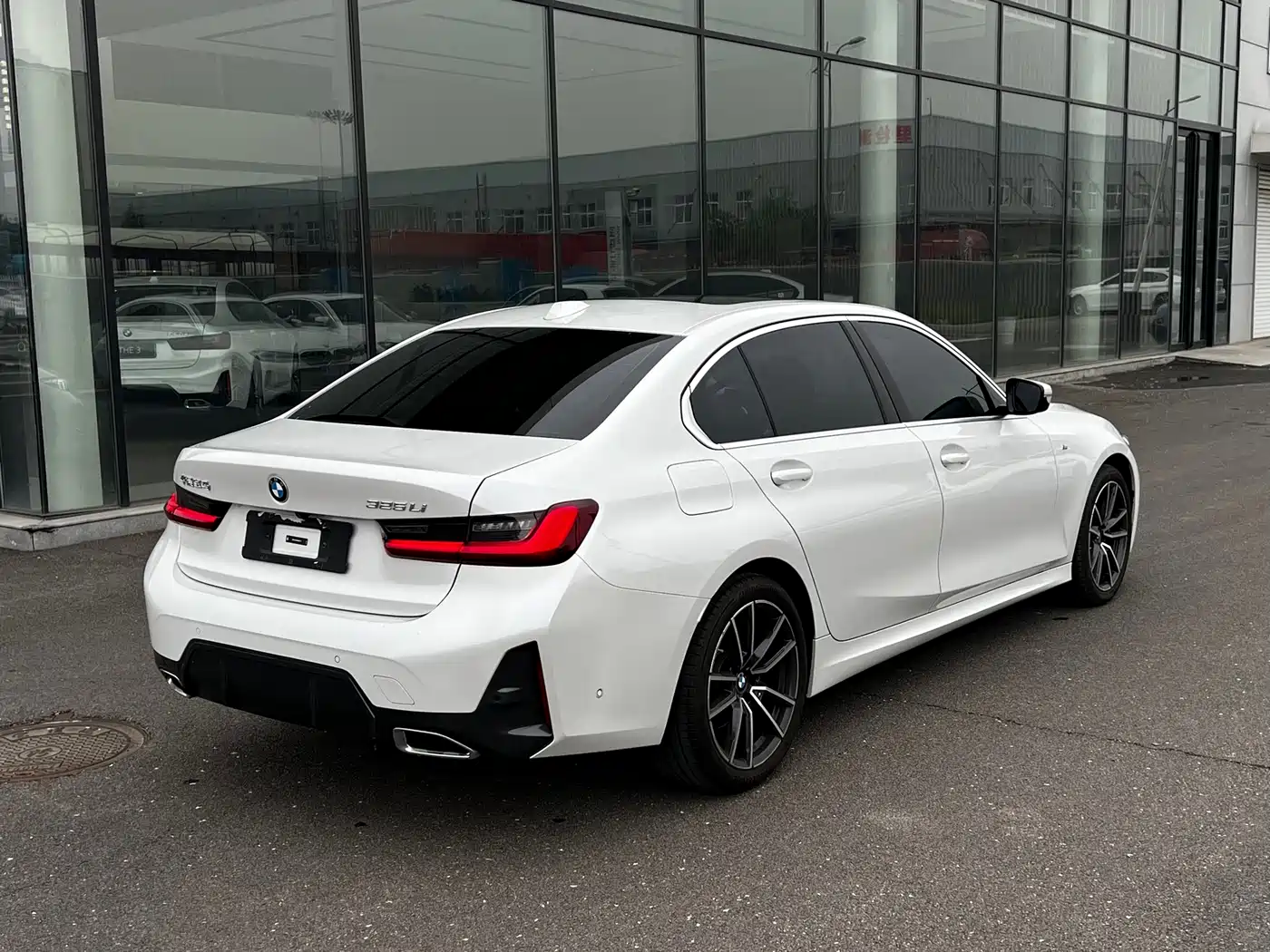 BMW 3 Series 2024 325Li M Sport Package фото 8