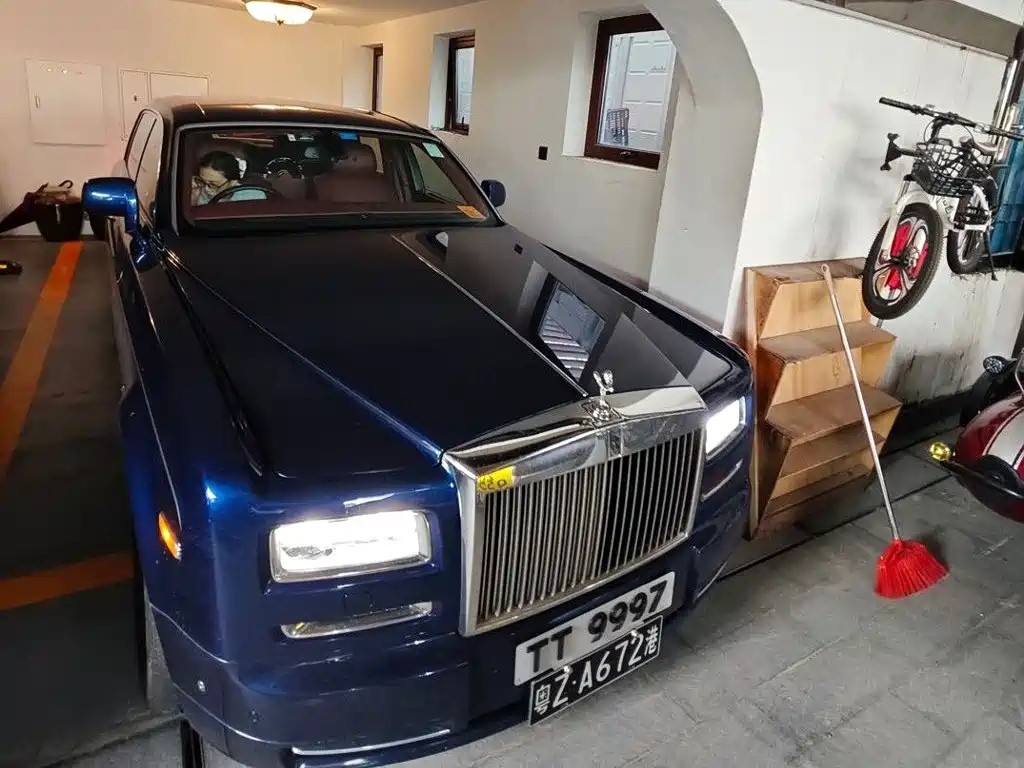 Фото 2 - Rolls-Royce Phantom