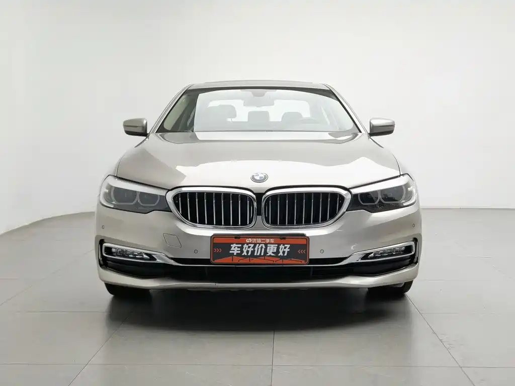 Photo 3 - BMW 5 Series