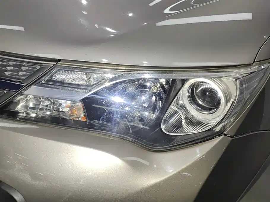 Toyota RAV4 Rongfang 2015 2.0L CVT 2WD Trend Edition фото 5