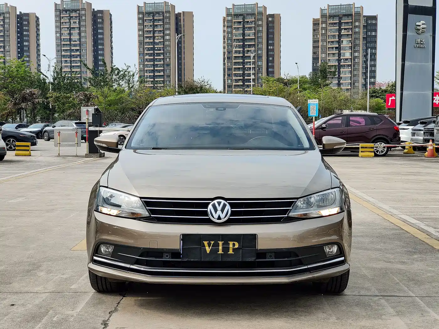 Volkswagen Sagitar 2015 230TSI Automatic Luxury фото 2