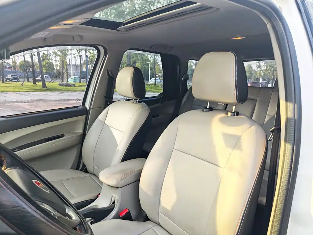 Dongfeng Fengxing Joyear XV 2015 2015 1.6L CVT Luxury