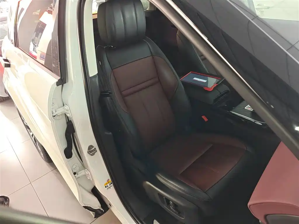Land Rover Range Rover Evoque 2024 Range Rover Evoque L 249PS Light Master Edition фото 20