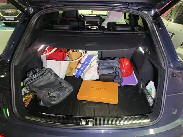 Audi Q5L 2025 40 TFSI Luxury Dynamic — фото 5