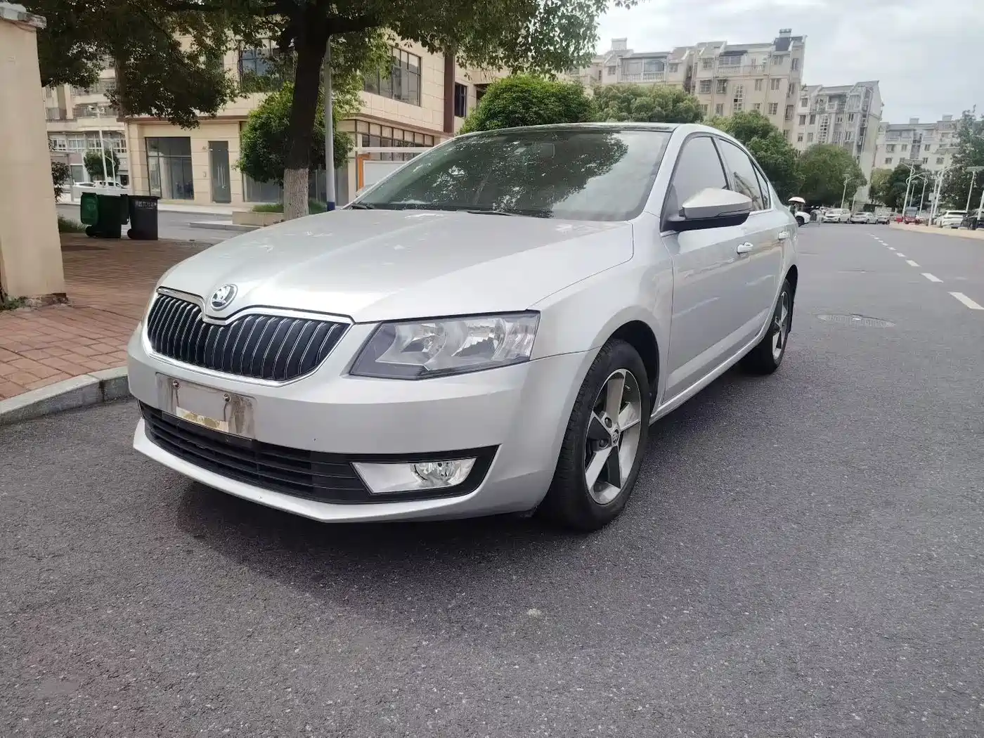 Škoda Octavia 2016 1.6L Automatic Pioneer Edition
