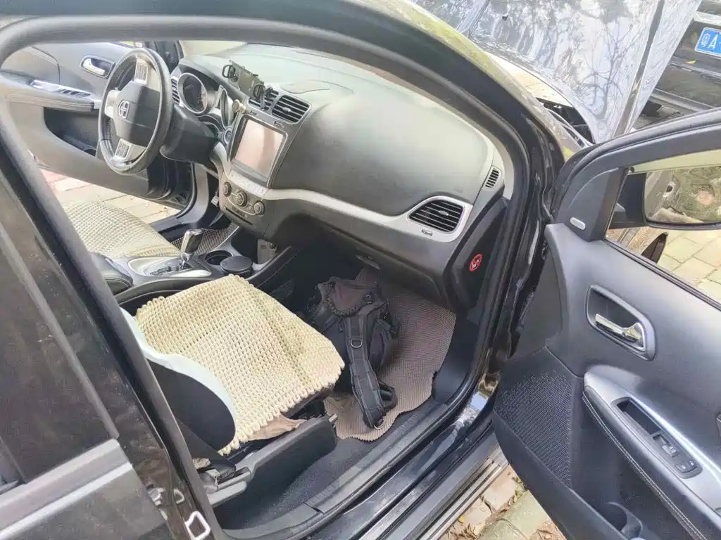 Dodge Journey 2013 2013 Model 2.4L 2WD Premium Edition