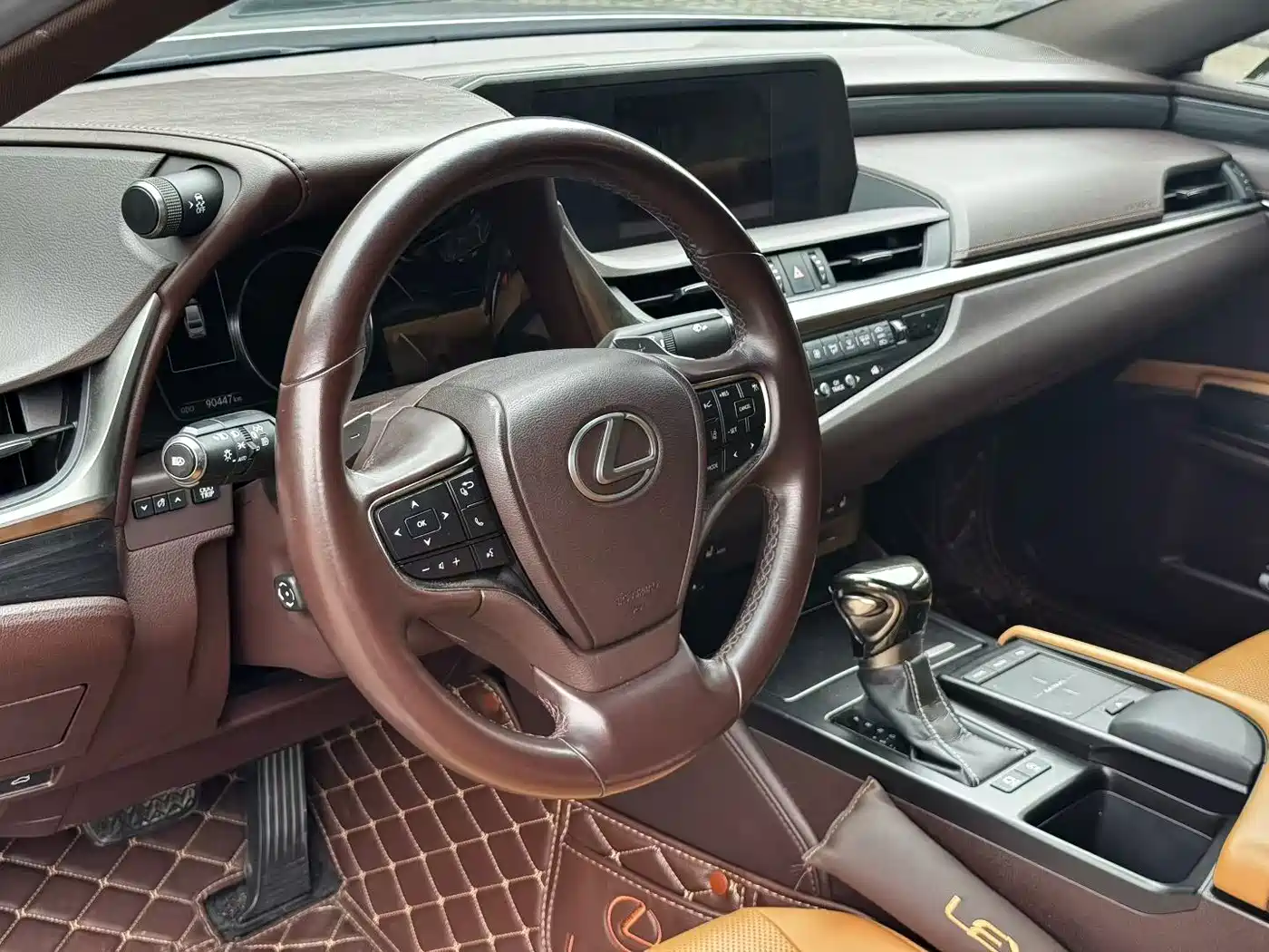 Фото 5 - Lexus ES