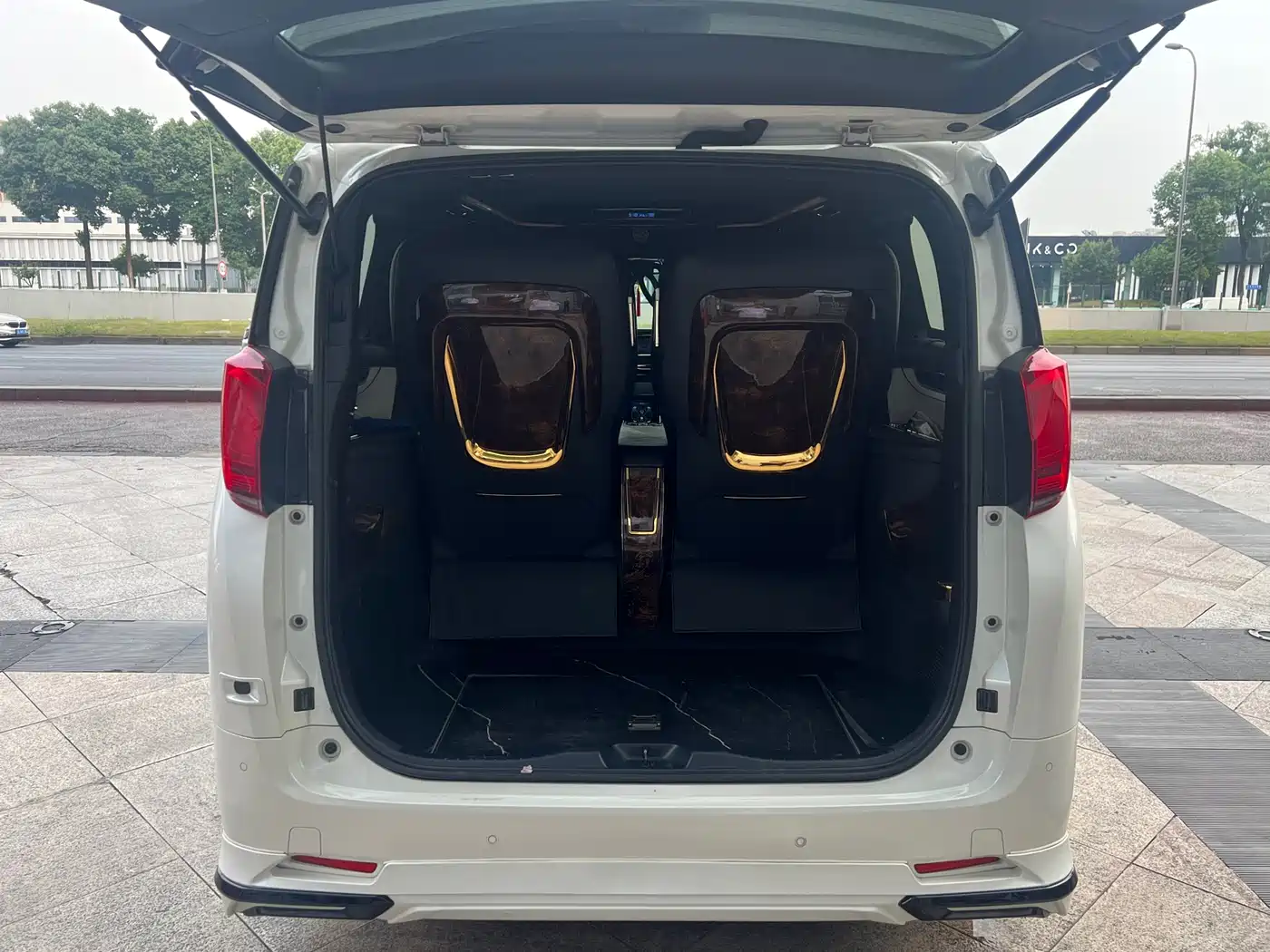 Toyota Alphard 2018 Facelift 3.5L Premium Edition фото 16