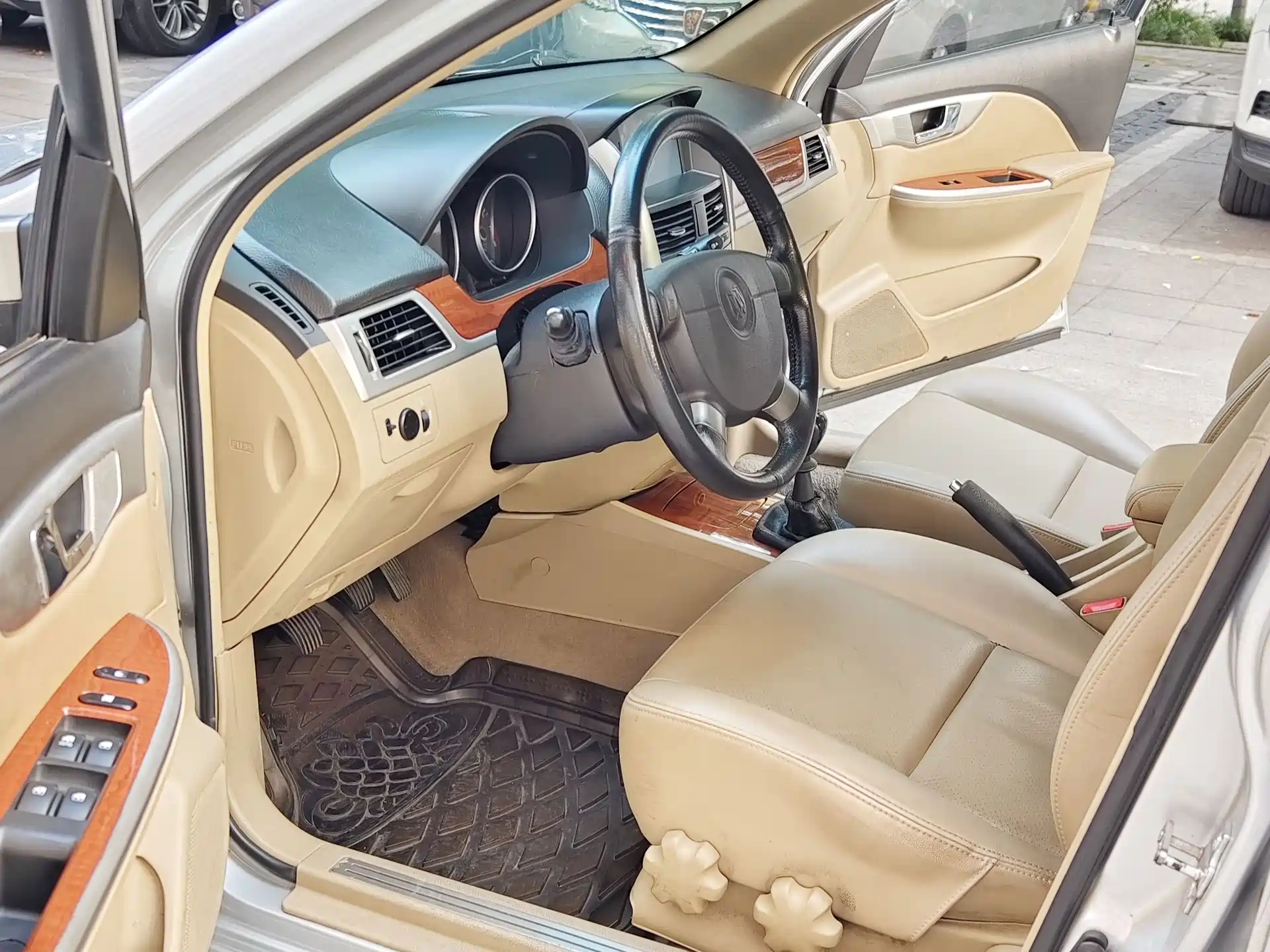Photo 7 - Buick Excelle