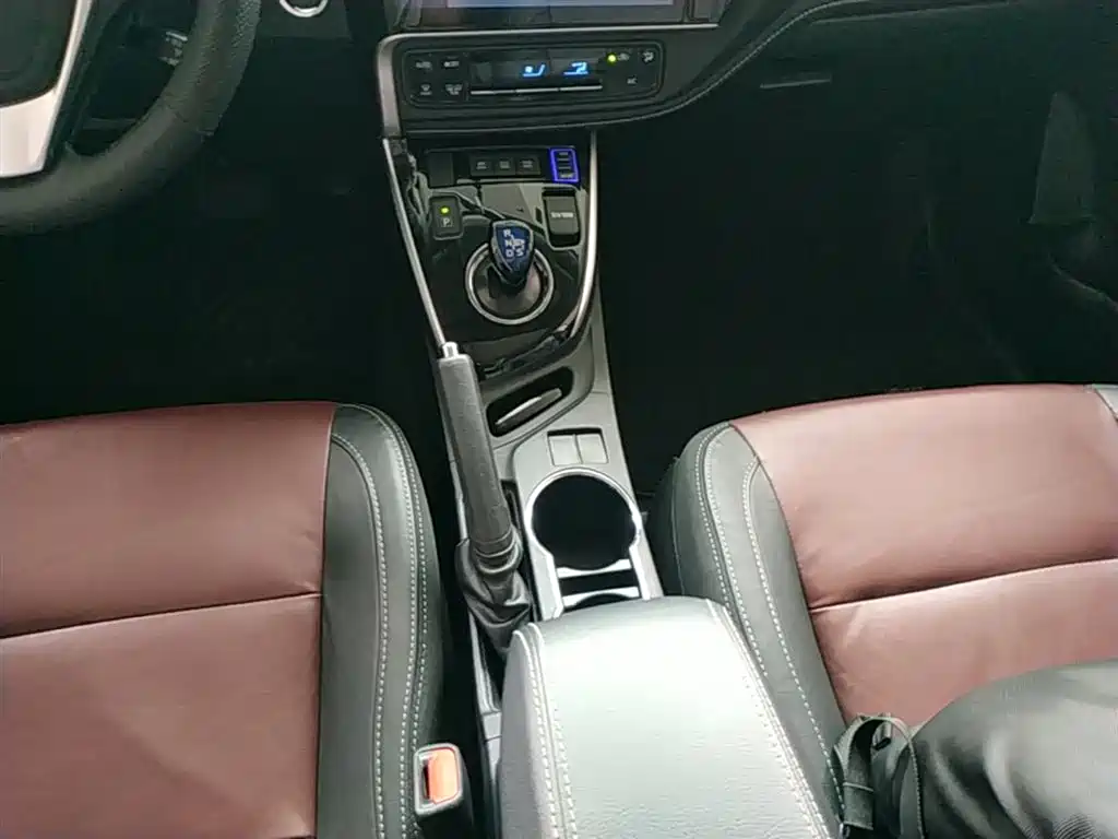 Toyota Corolla 2017 Facelift Hybrid 1.8L E-CVT Elite Edition фото 10