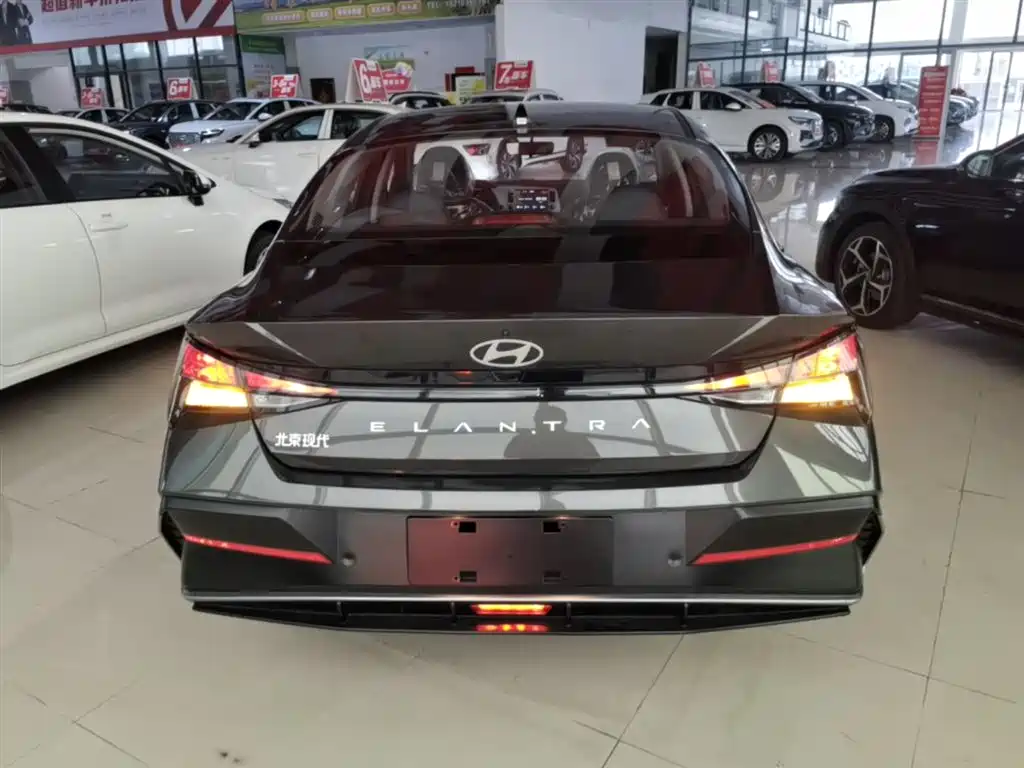 Hyundai Elantra 2023 1.5L CVT GLX Elite Edition фото 6