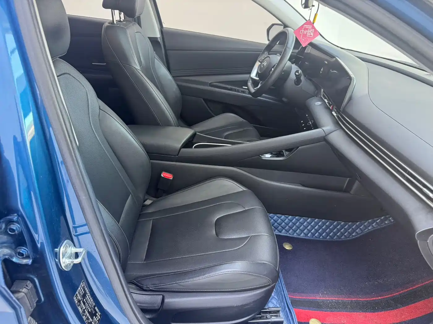Hyundai Elantra 2021 1.5L CVT LUX Premium Edition фото 16