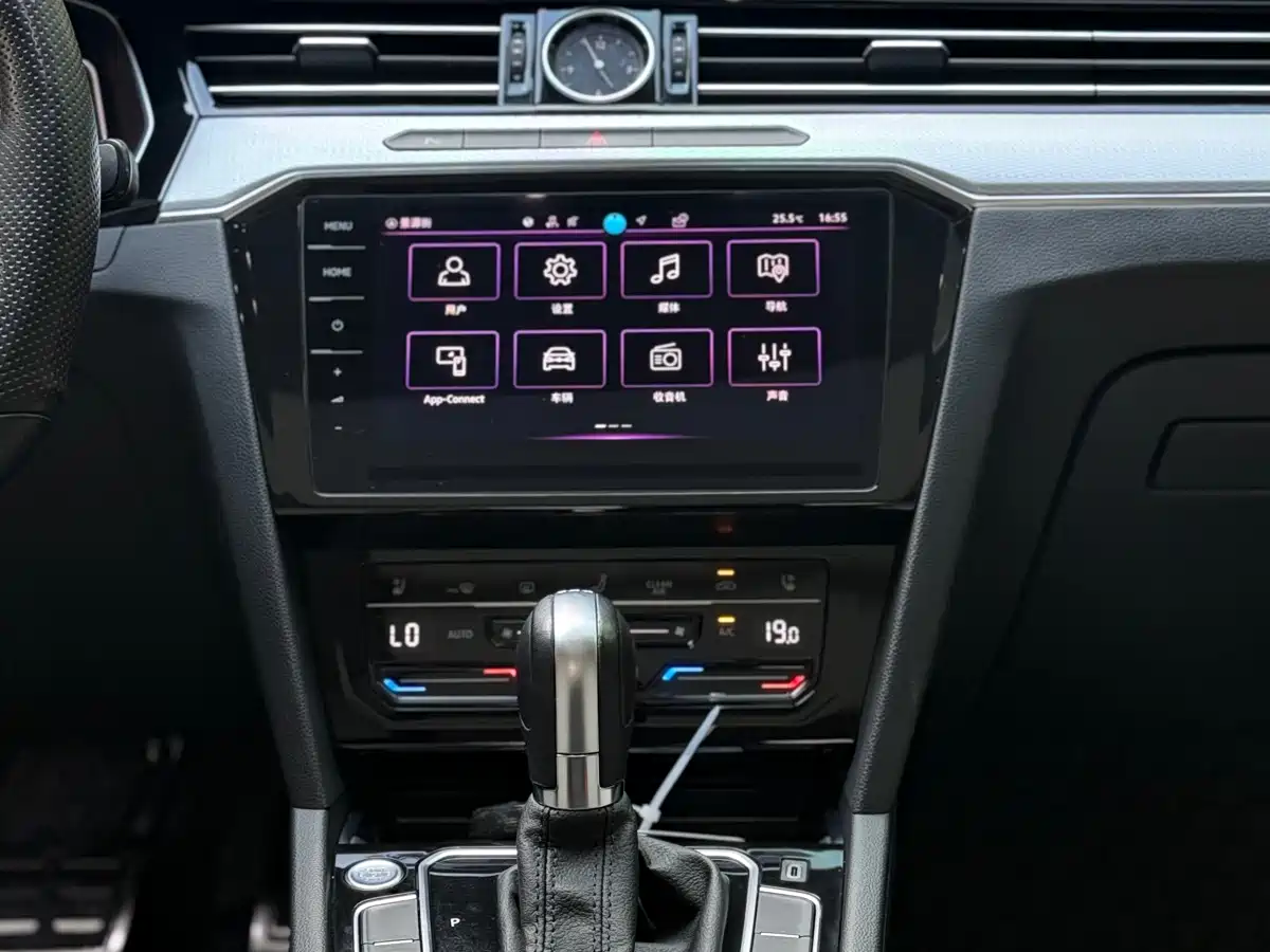 Volkswagen Magotan 2023 Model 2 Million Commemorative Edition 330TSI DSG Luxury фото 13