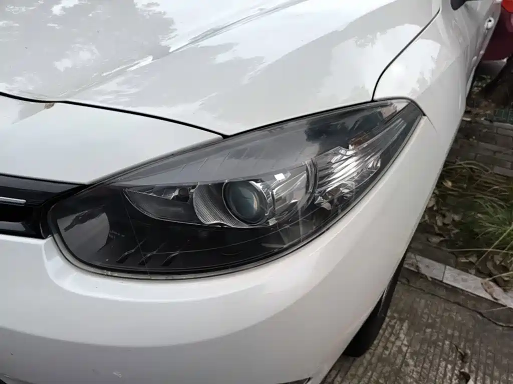 Renault Fluence 2015 2015 2.0L Standard Edition