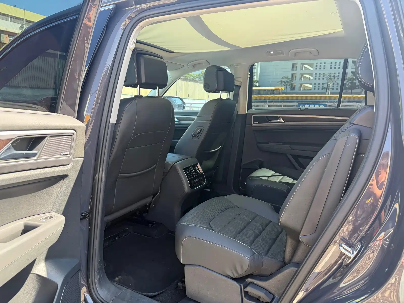 Photo 5 - Volkswagen Teramont