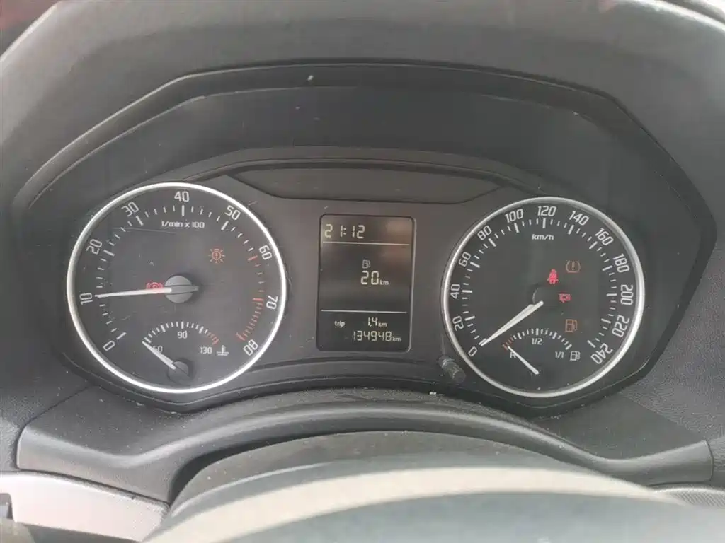 Škoda Octavia 2014 1.6L Manual Excellence Edition фото 12