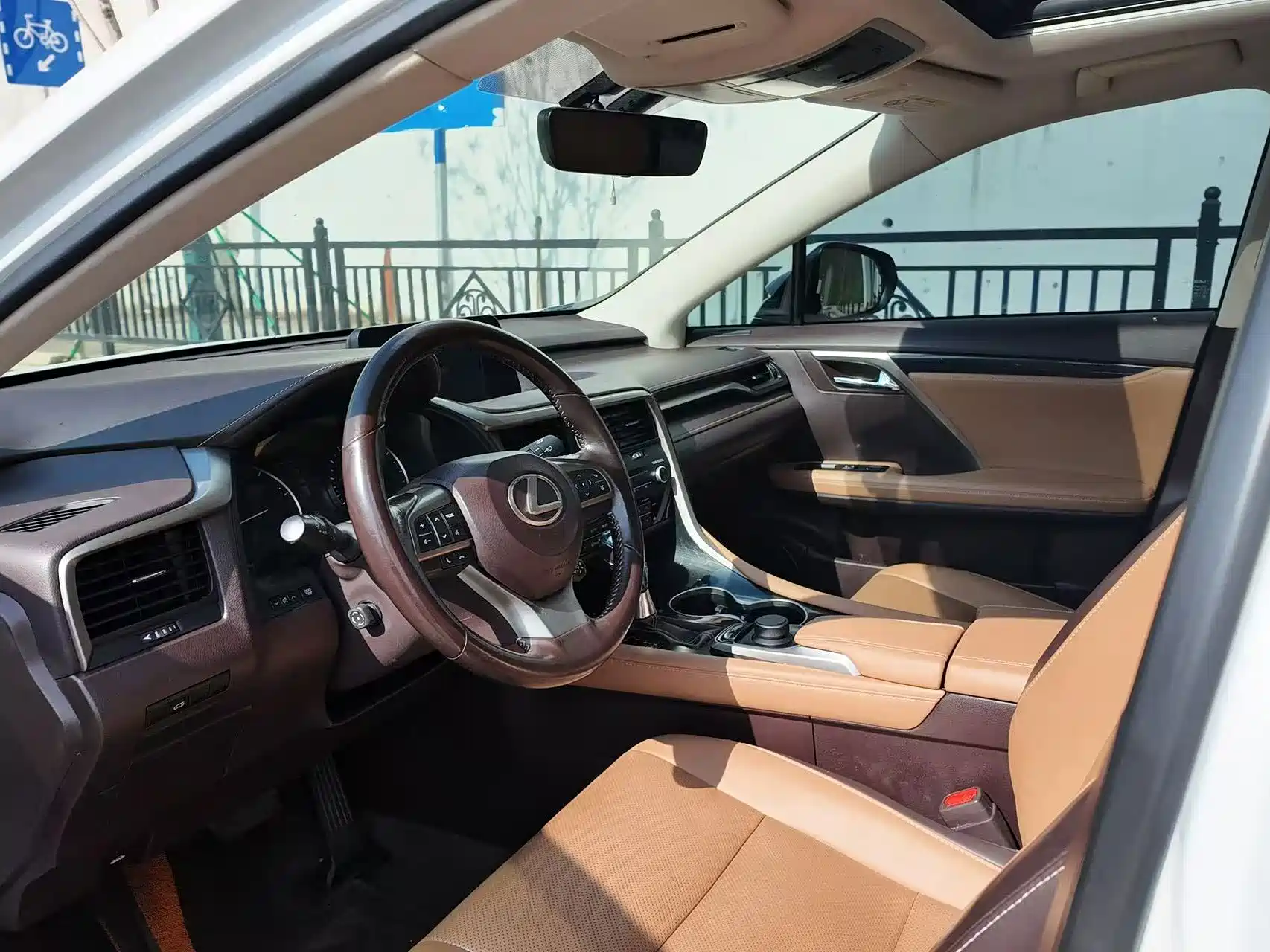Photo 7 - Lexus RX