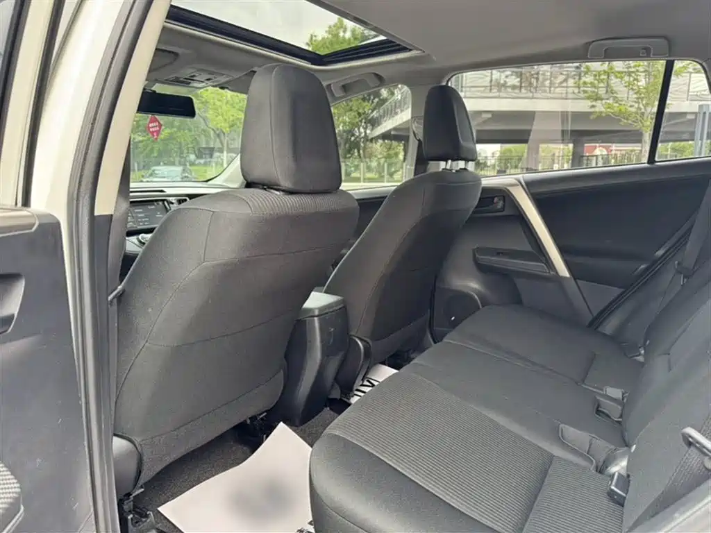 Toyota RAV4 Rongfang 2015 2.0L CVT 2WD Trend Edition фото 12