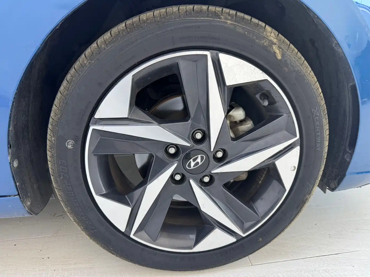 Hyundai Elantra 2021 1.5L CVT LUX Premium Edition фото 15