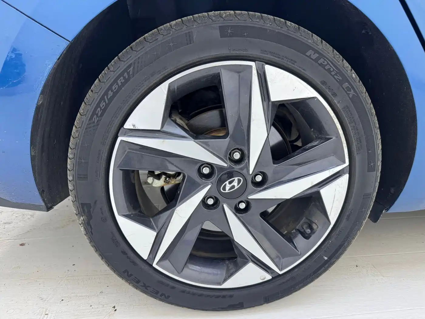 Hyundai Elantra 2021 1.5L CVT LUX Premium Edition фото 19