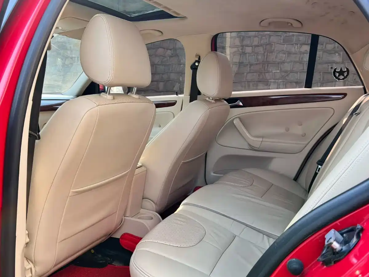 Volkswagen Bora 2012 1.6L Automatic Comfort Value Edition фото 6