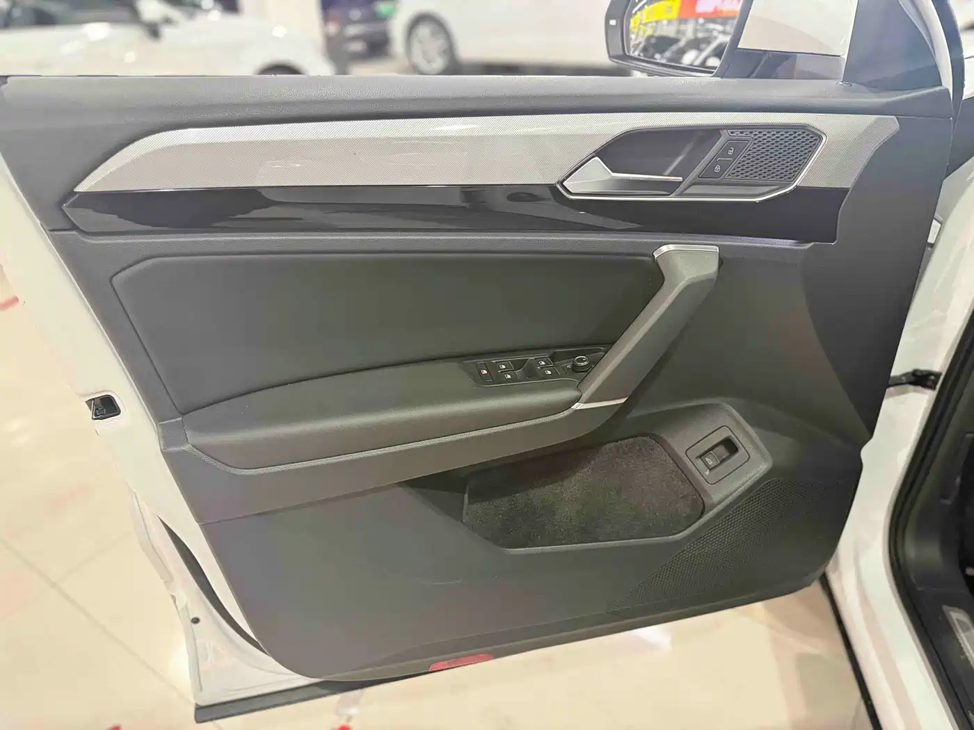 Volkswagen Tayron 2021 330TSI 2WD Luxury Smart Connect Edition фото 7