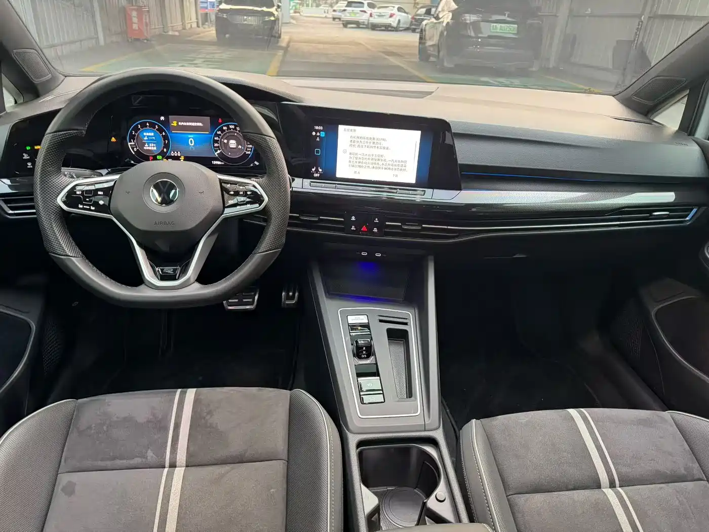 Volkswagen Golf 2023 Model 280TSI DSG R-Line фото 5