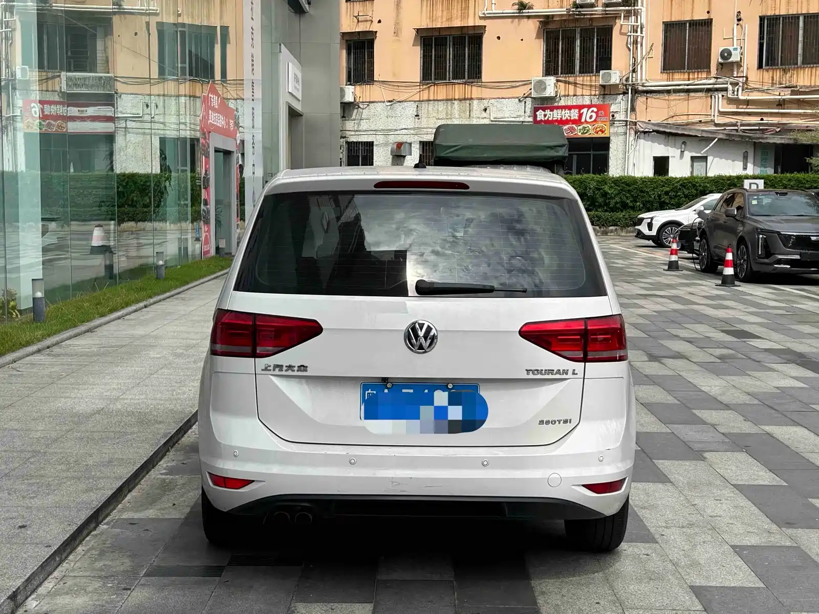 صورة 2 - Volkswagen Touran