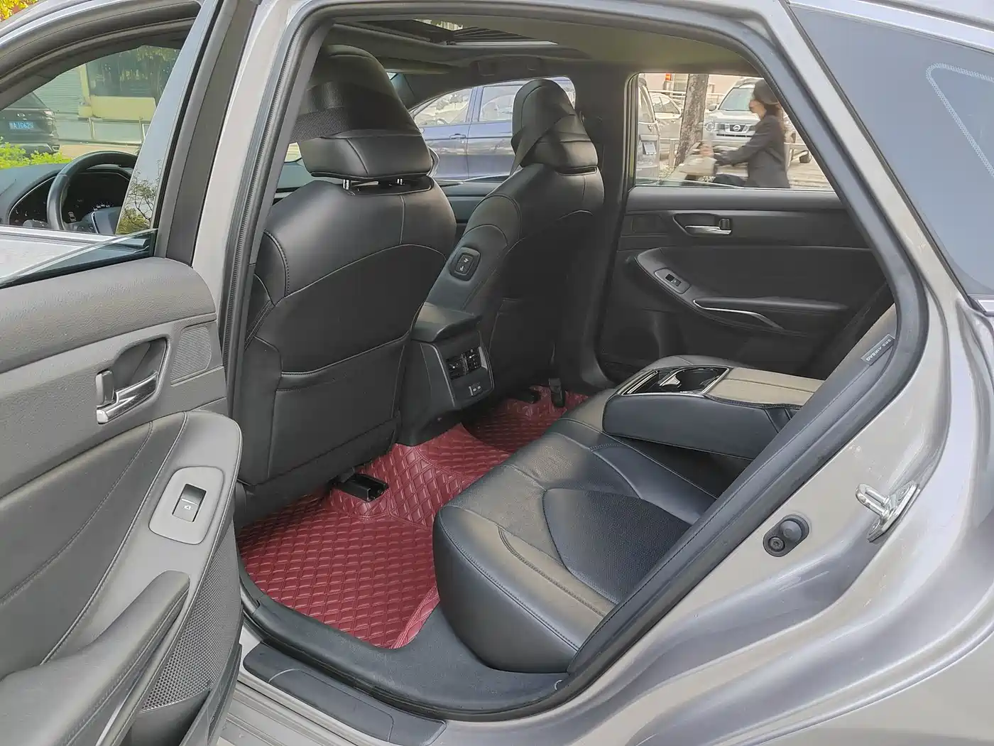 Toyota Avalon 2022 2.5L Luxury Edition фото 11