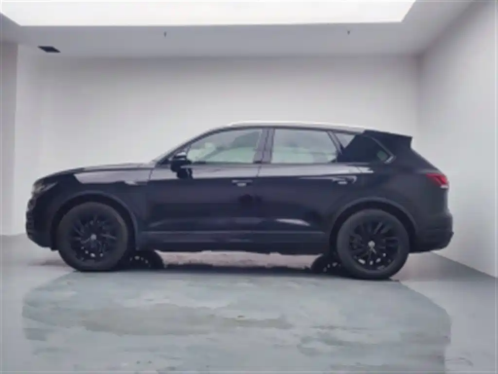 Фото 2 - Volkswagen Touareg