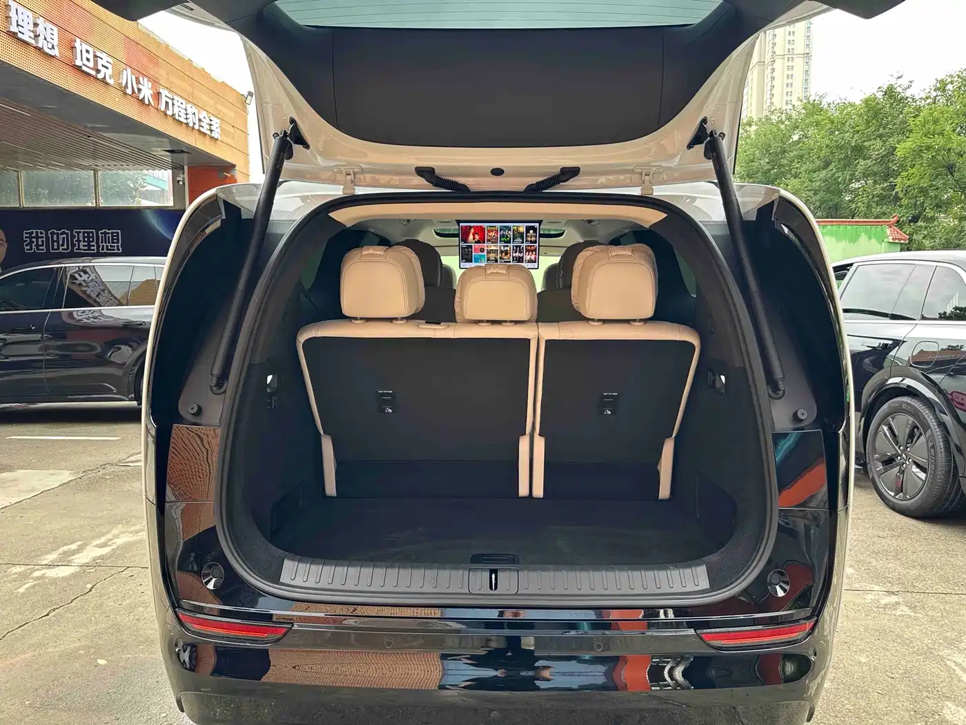 Li Auto MEGA 2025 2025 Model Home Family Special Edition