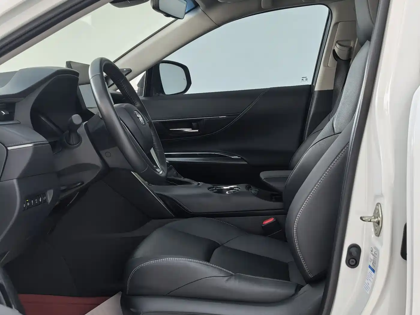 Toyota Venza 2022 Dual Engine 2.5L CVT 4WD Supreme фото 6