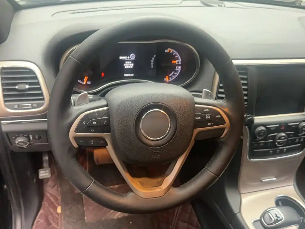 Фото 15 - Jeep Grand Cherokee (Import)