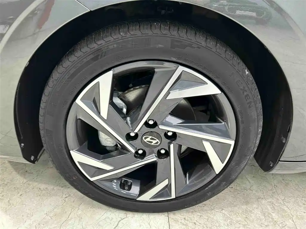 Hyundai Elantra 2023 1.5L CVT TOP Flagship Edition фото 19