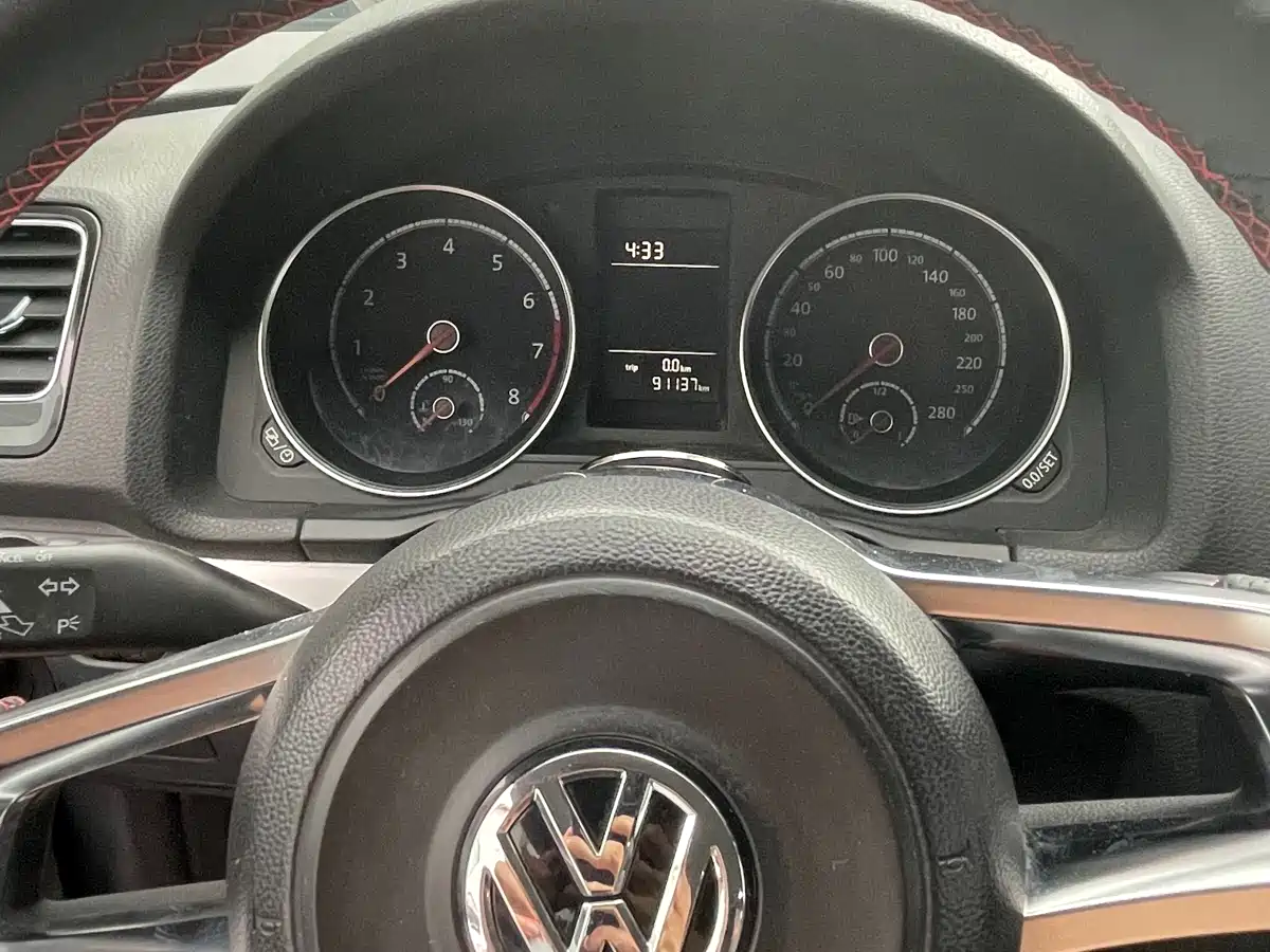 Volkswagen Scirocco 2015 1.4TSI Trend Edition фото 5