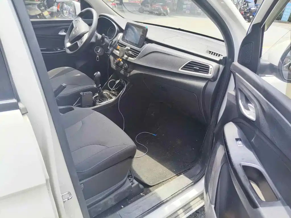 Baojun 730 2020 2019 1.5T Manual Fashion Version 7-Seater China V