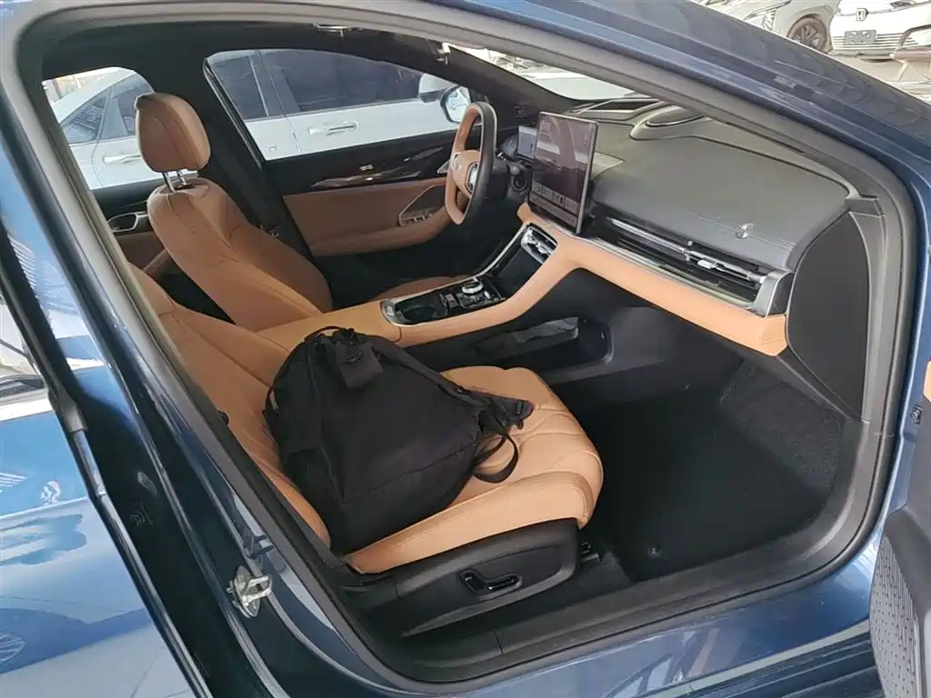 Geely Galaxy Galaxy A7 2025 EM-i фото 25