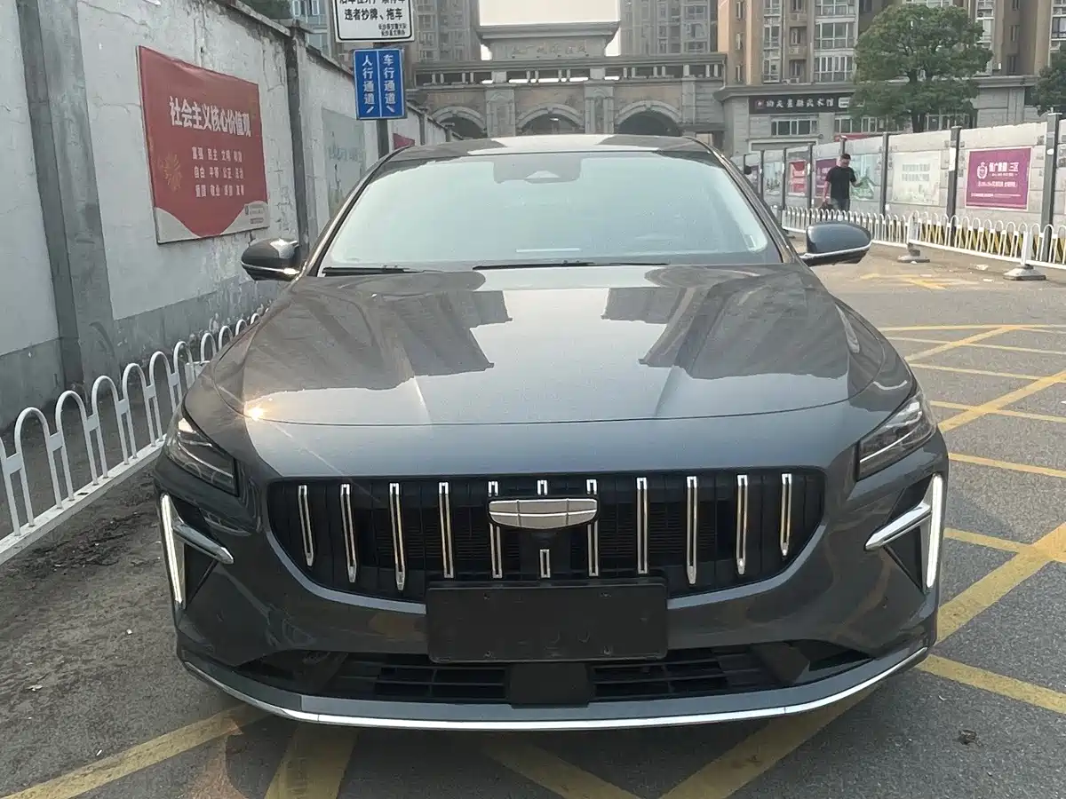 Фото 2 - Geely Preface
