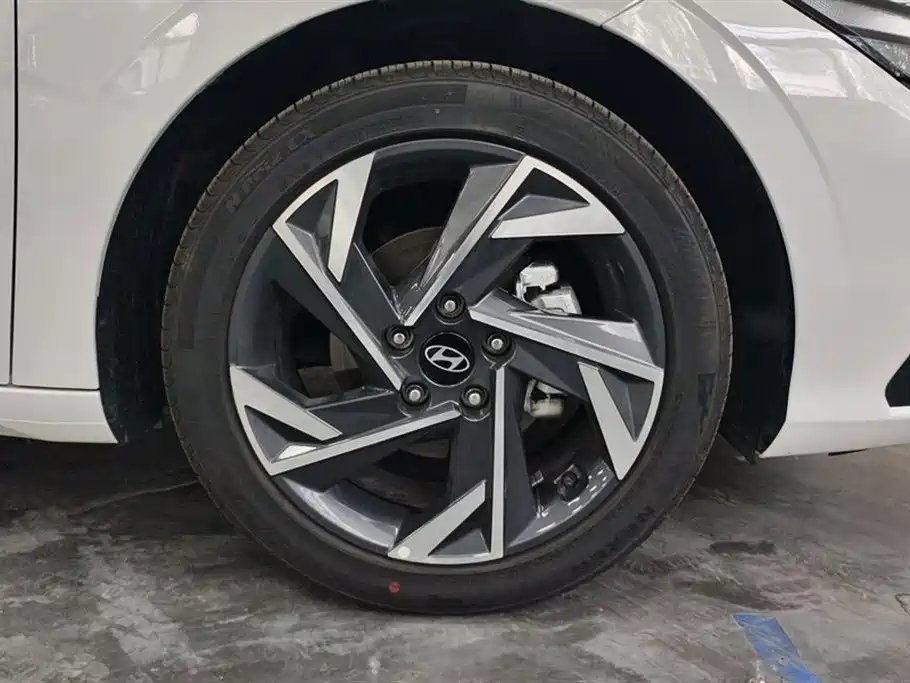 Hyundai Elantra 2023 1.5L CVT GLX Elite Edition фото 6
