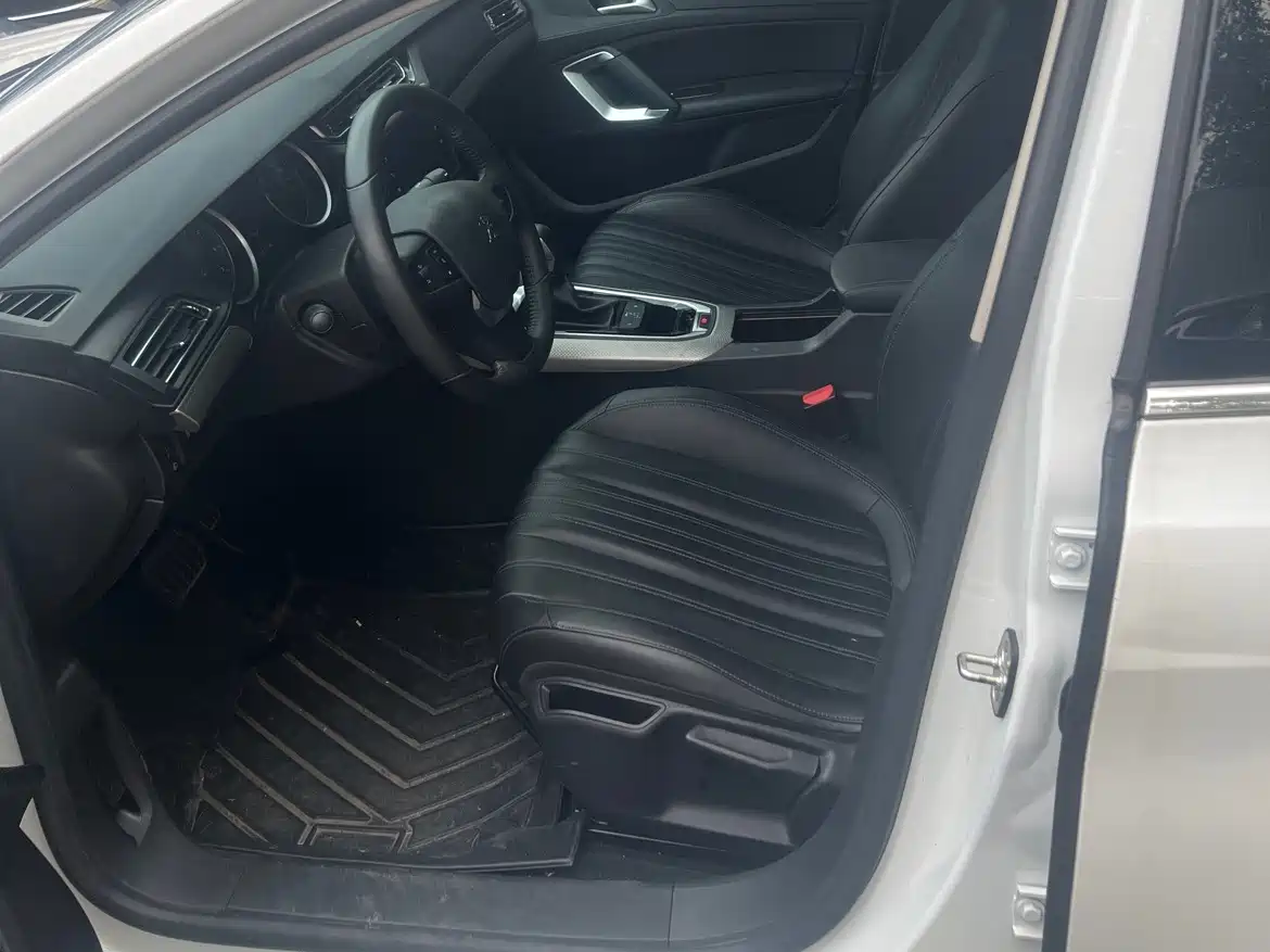 Peugeot 408 2022 1.6T Light Chaser Edition фото 9