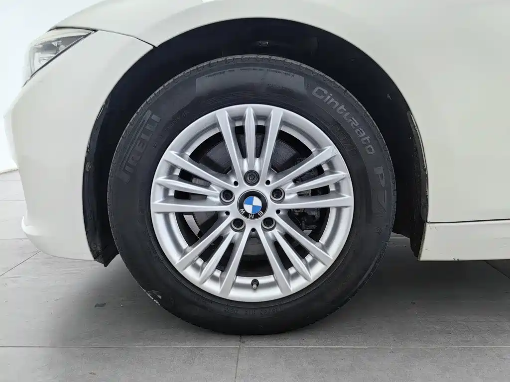 Фото 17 - BMW 3 Series