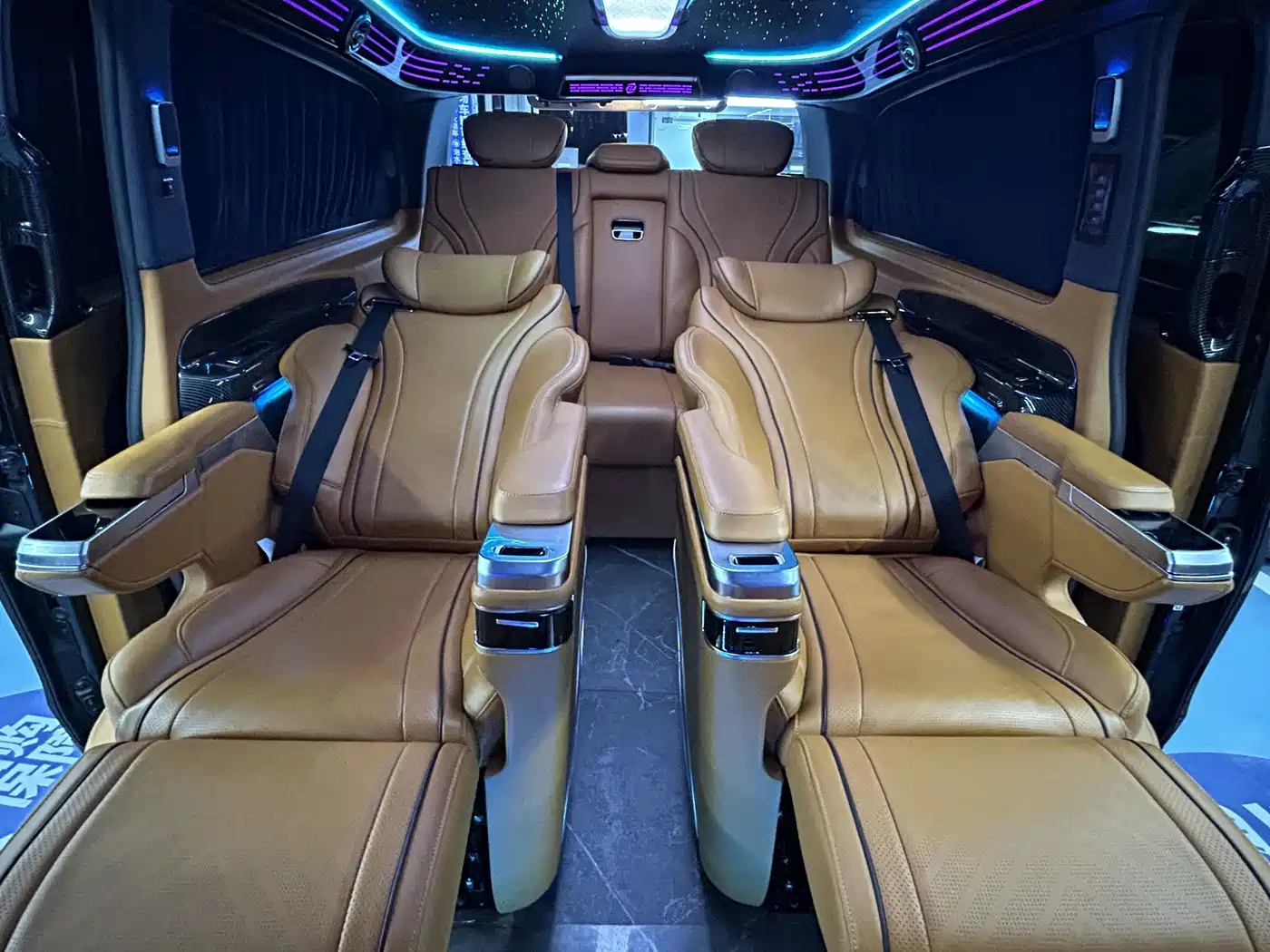 Mercedes-Benz Vito 2023 2.0T Business 7-Seater фото 23