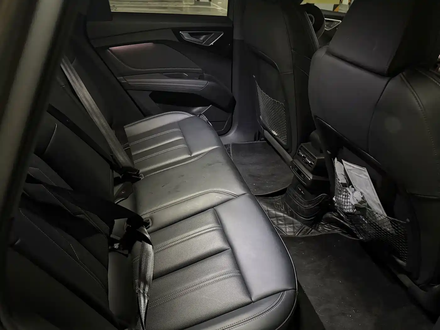 Photo 6 - Audi Q4 e-tron