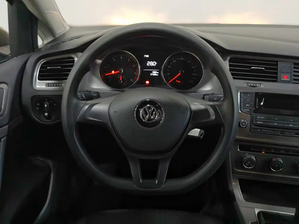 Photo 11 - Volkswagen Golf