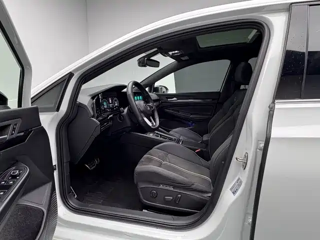Фото 17 - Volkswagen Golf