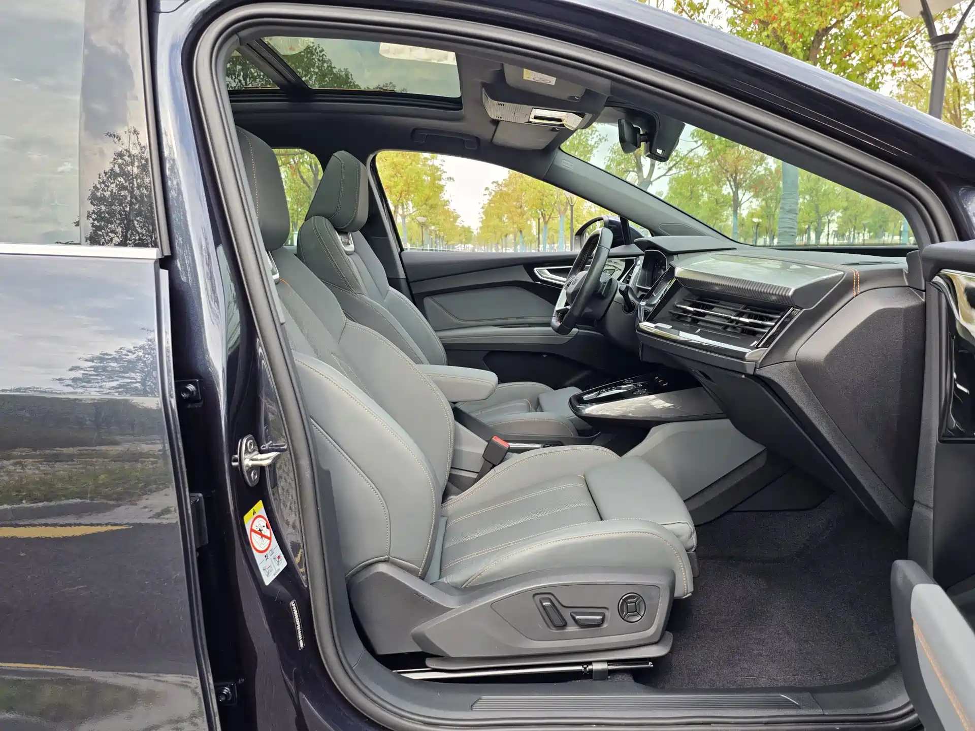 Photo 12 - Audi Q4 e-tron