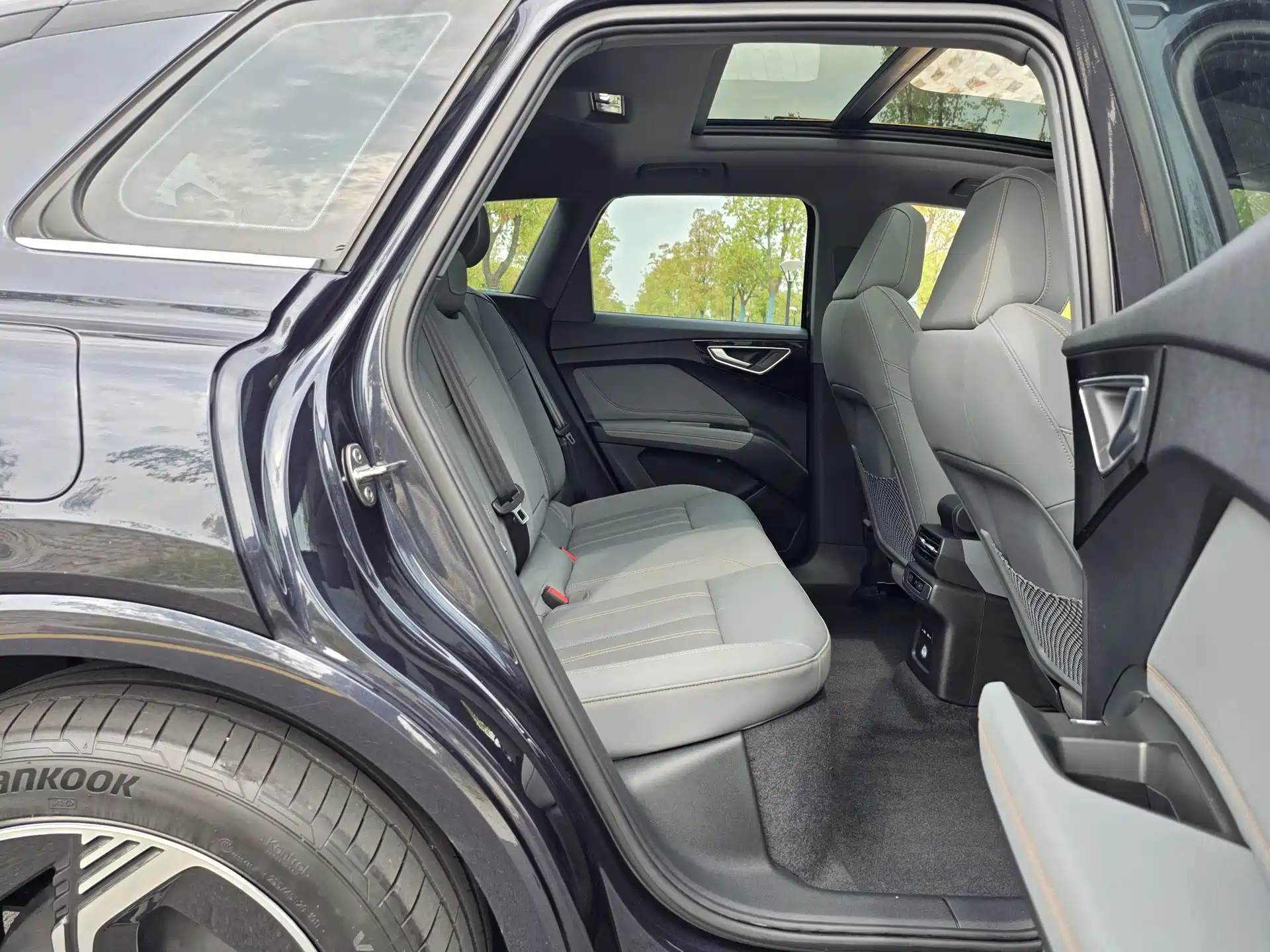 Photo 11 - Audi Q4 e-tron