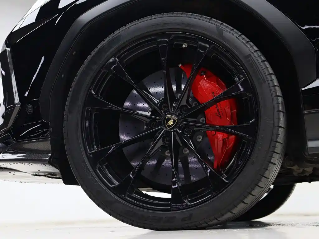 Фото 33 - Lamborghini Urus