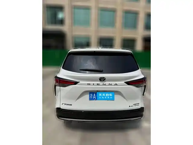 Toyota Sienna 2026 2.5L Hybrid AWD Exclusive Edition — фото 2